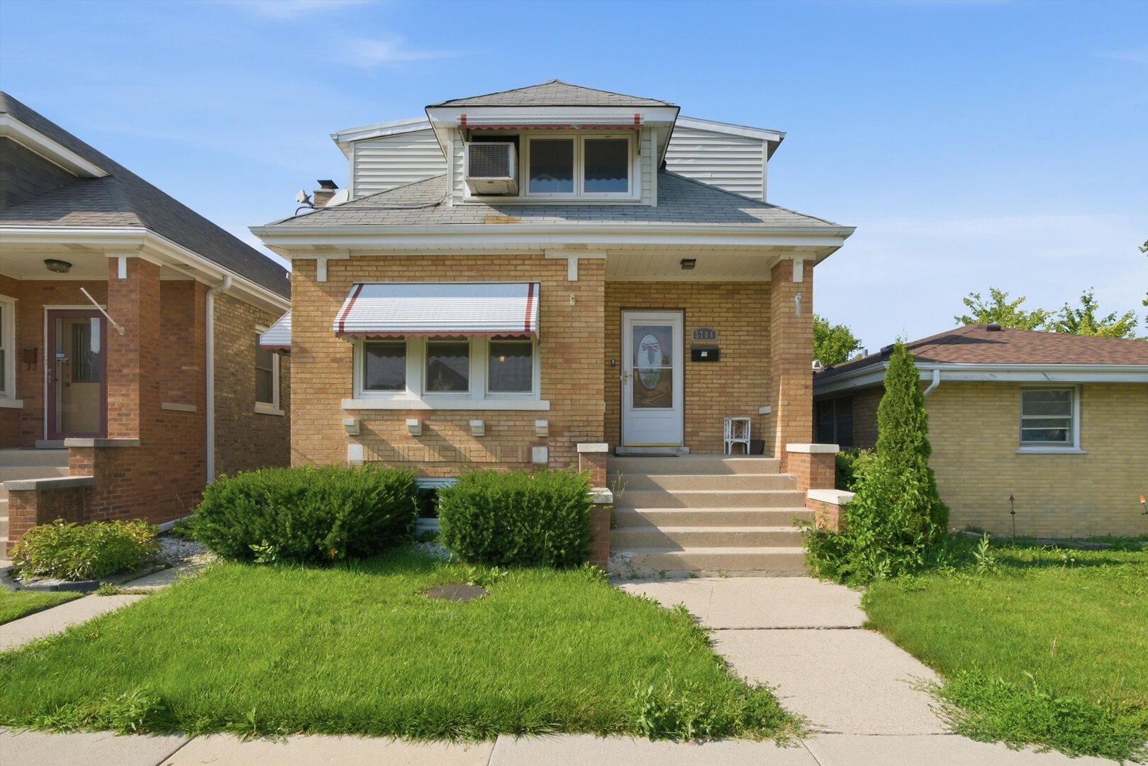 5704 W Newport Avenue Property Photo 1