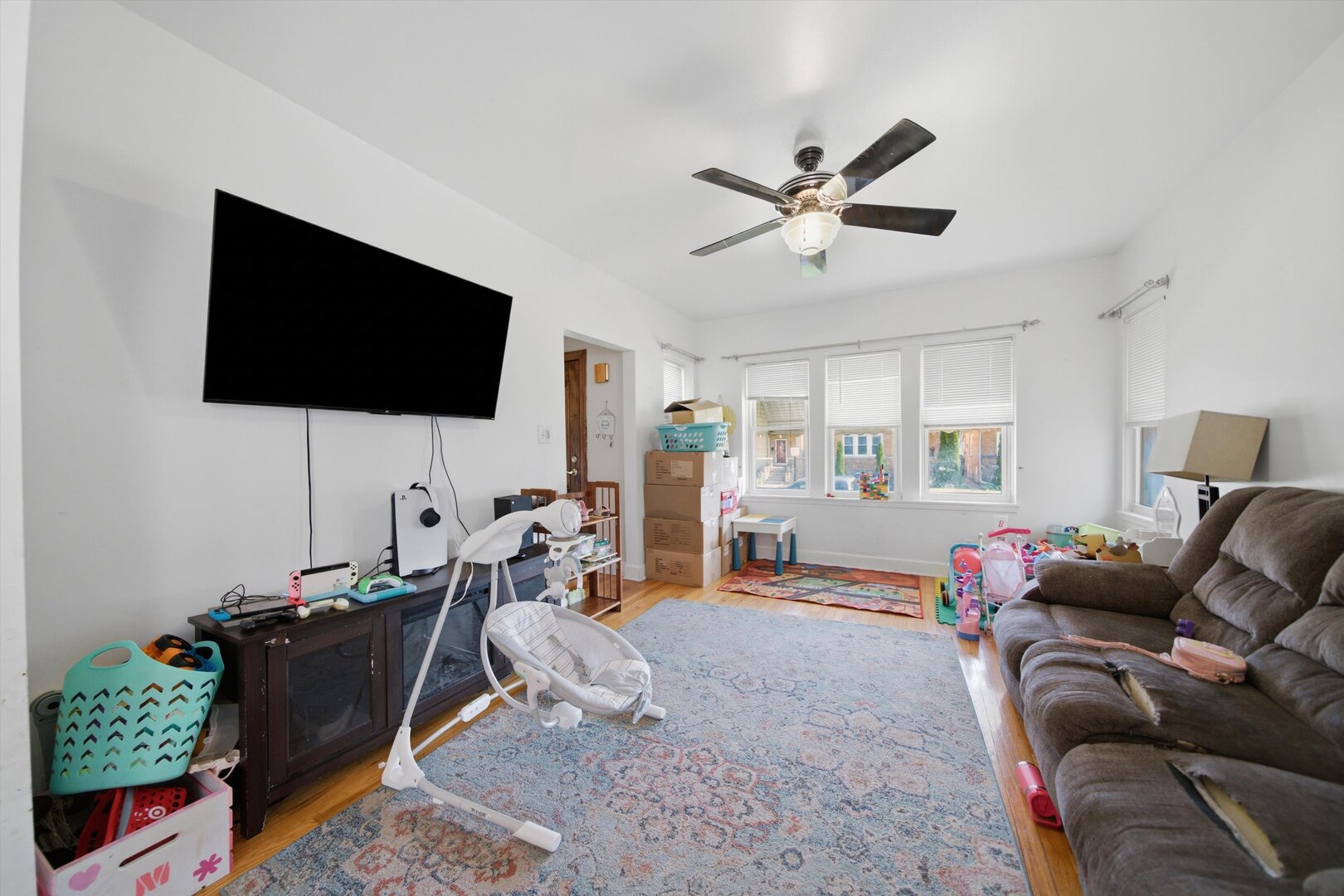5704 W Newport Avenue Property Photo 6