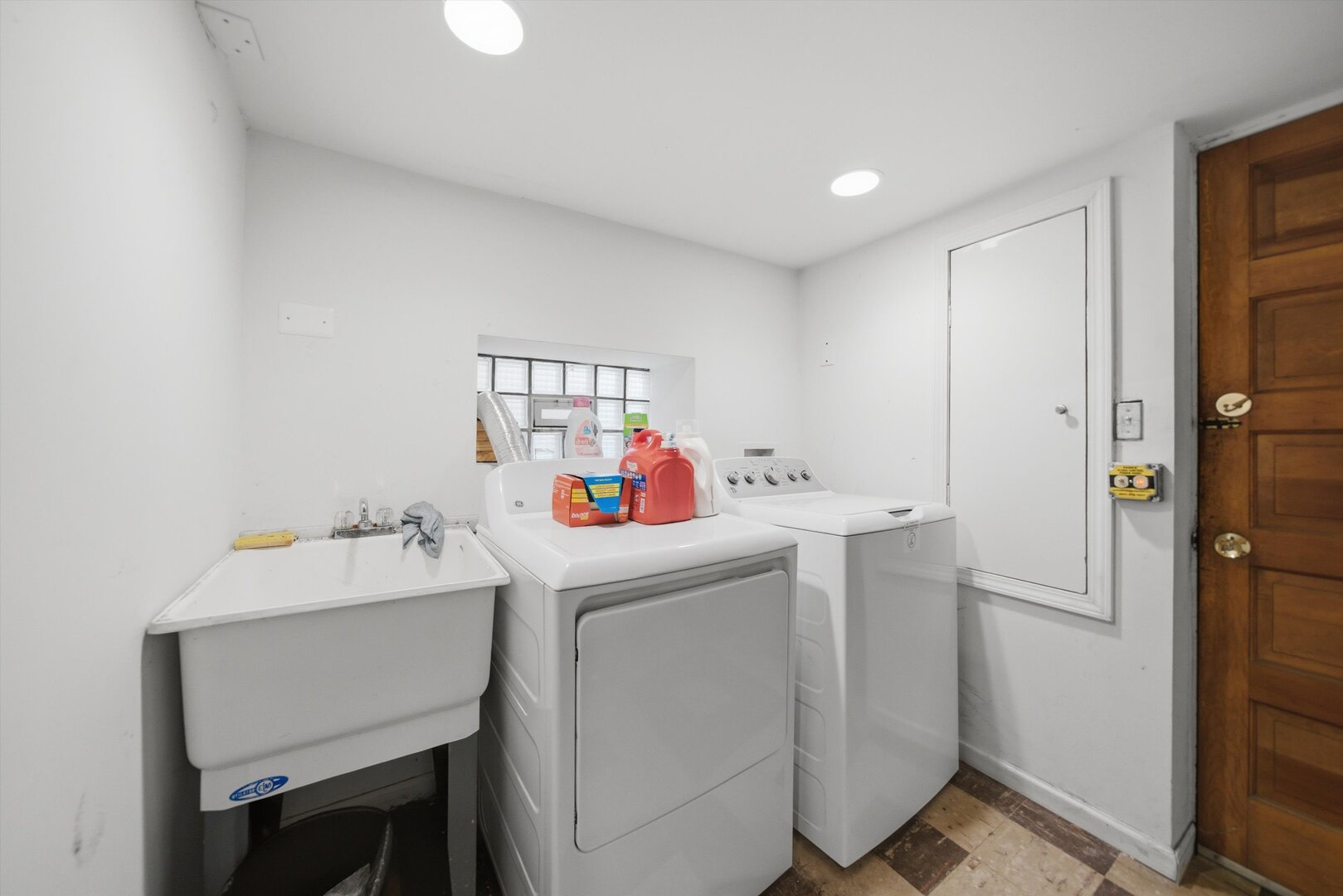5704 W Newport Avenue Property Photo 26