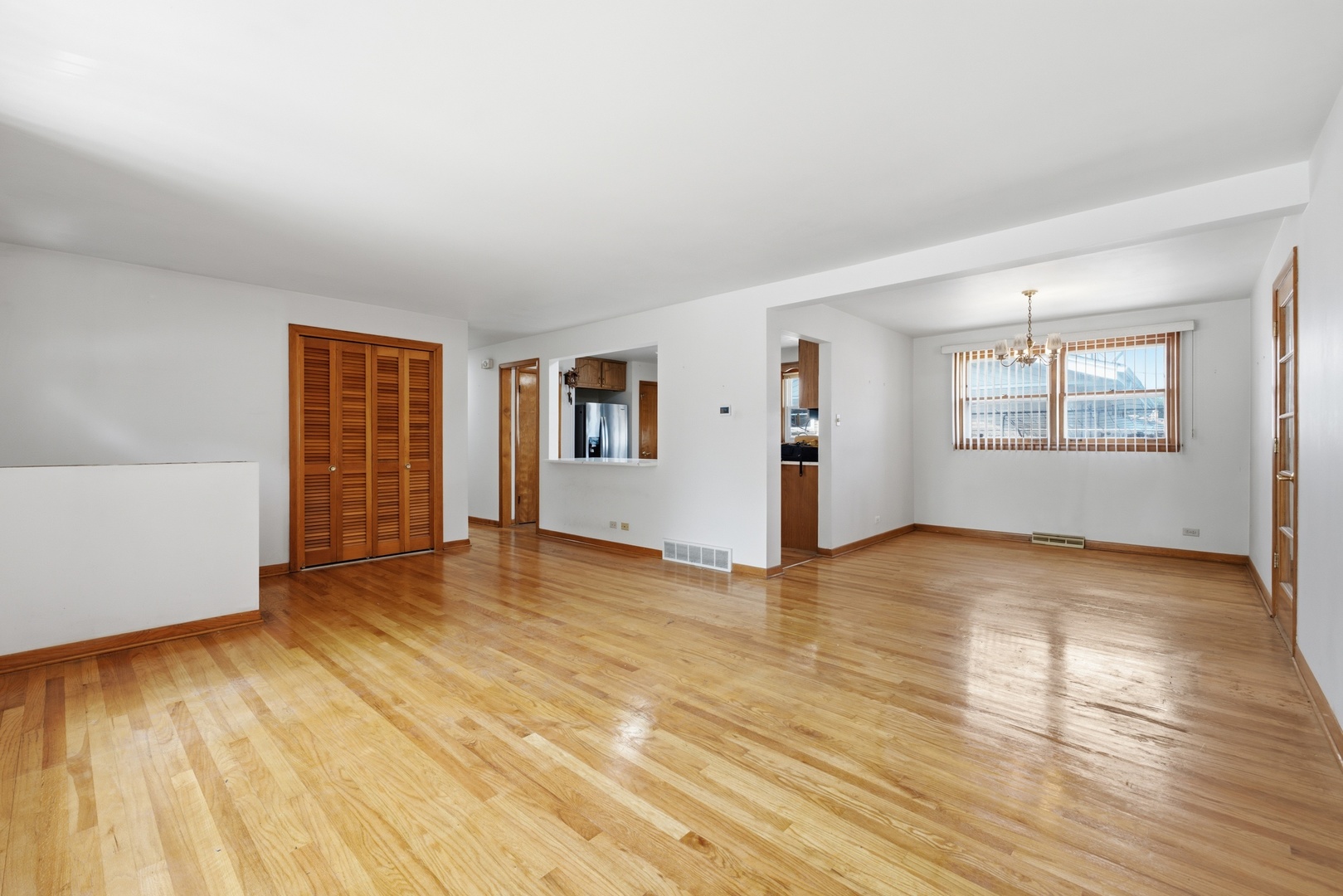 545 S 6th Avenue Property Photo 3