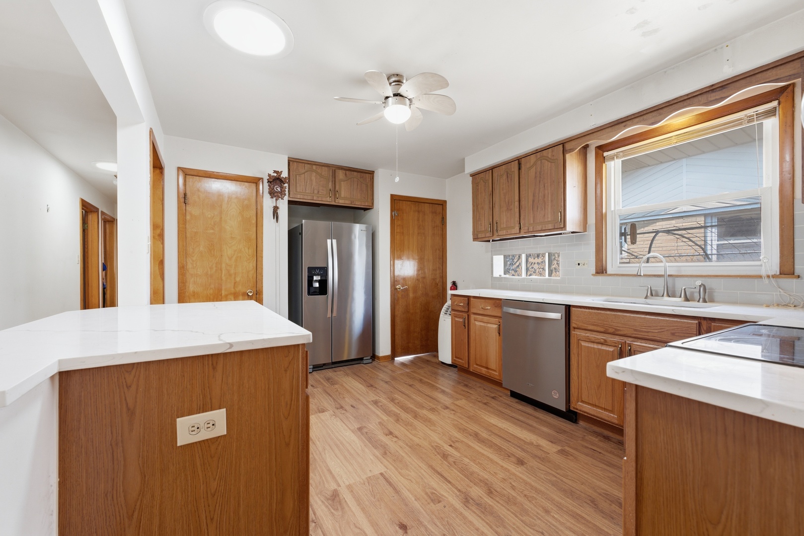 545 S 6th Avenue Property Photo 4
