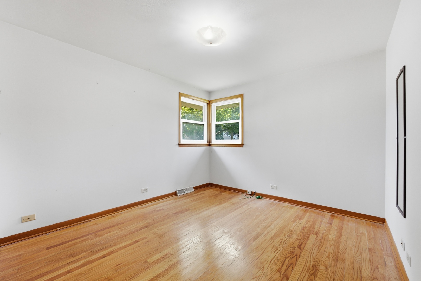 545 S 6th Avenue Property Photo 9