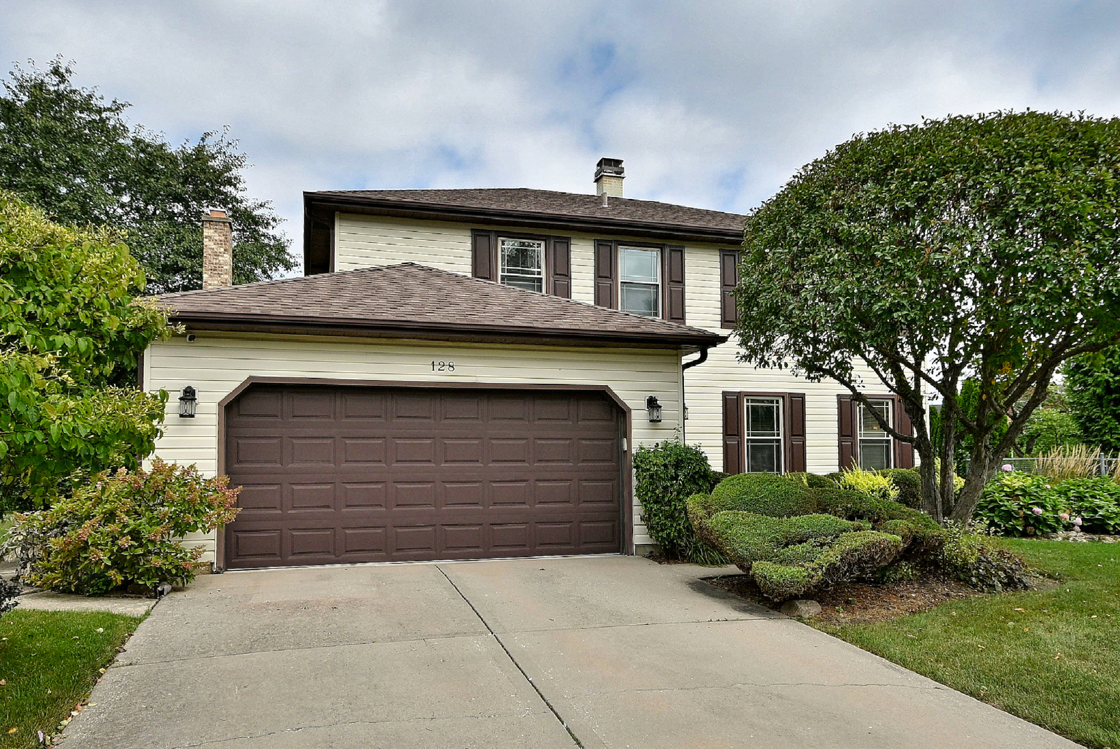 128 Hunter's Circle Property Photo 1