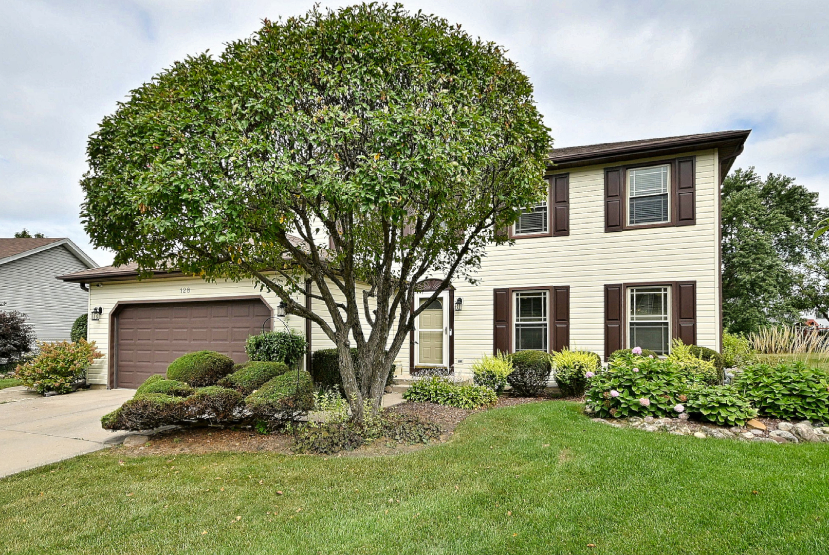 128 Hunter's Circle Property Photo 2