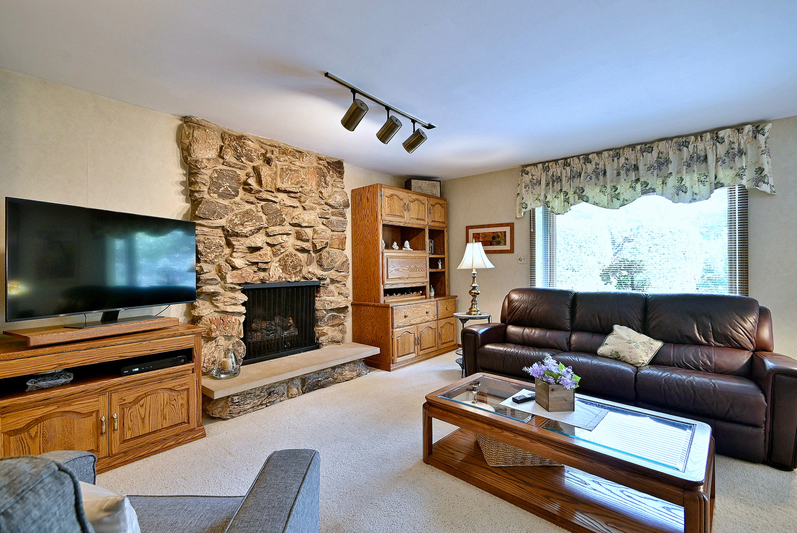 128 Hunter's Circle Property Photo 9