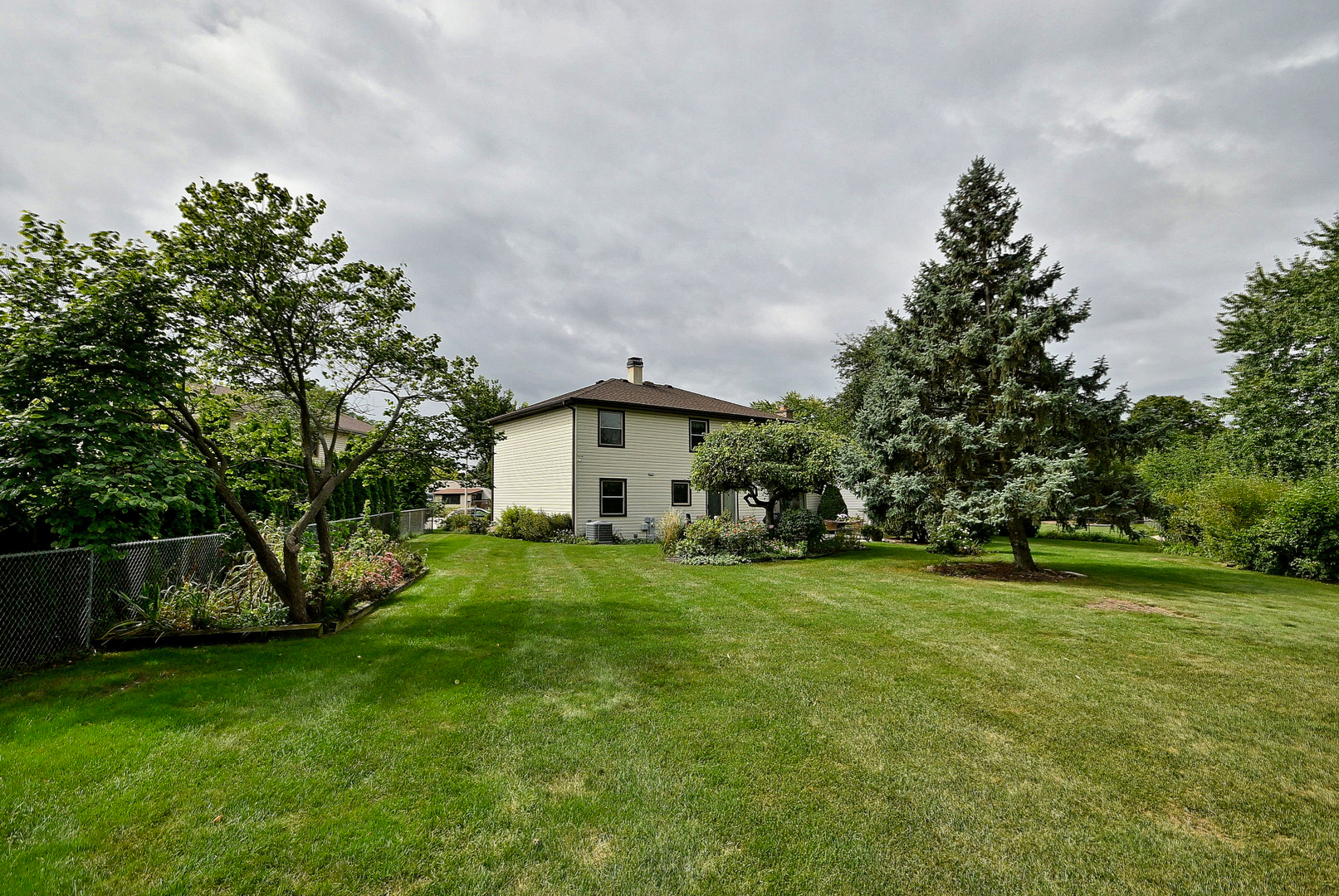 128 Hunter's Circle Property Photo 24