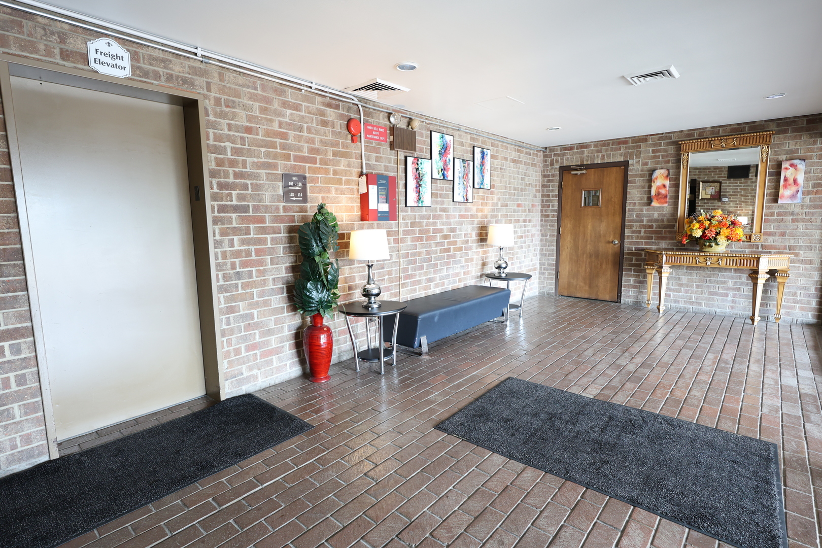 7 E Carriageway Drive 408 Property Photo 3