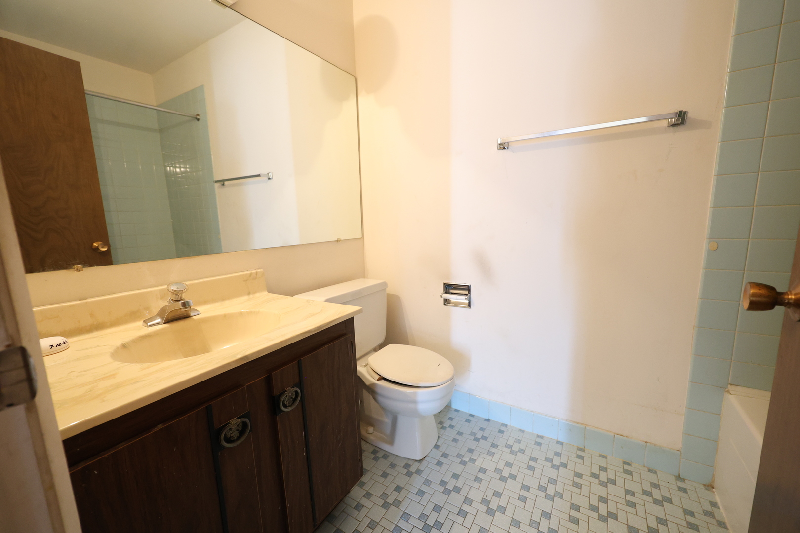 7 E Carriageway Drive 408 Property Photo 10