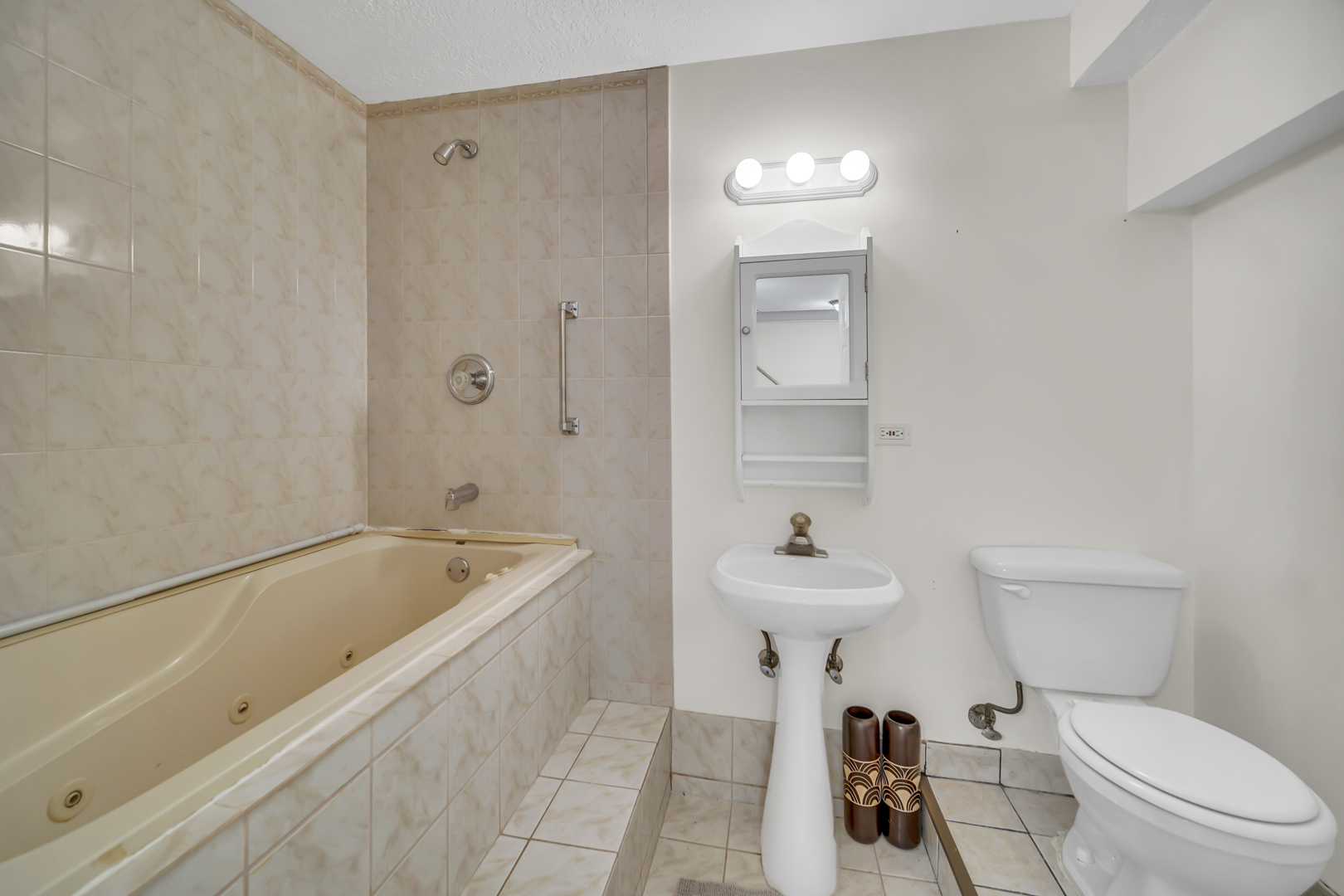 8885 Dryden Street Property Photo 44