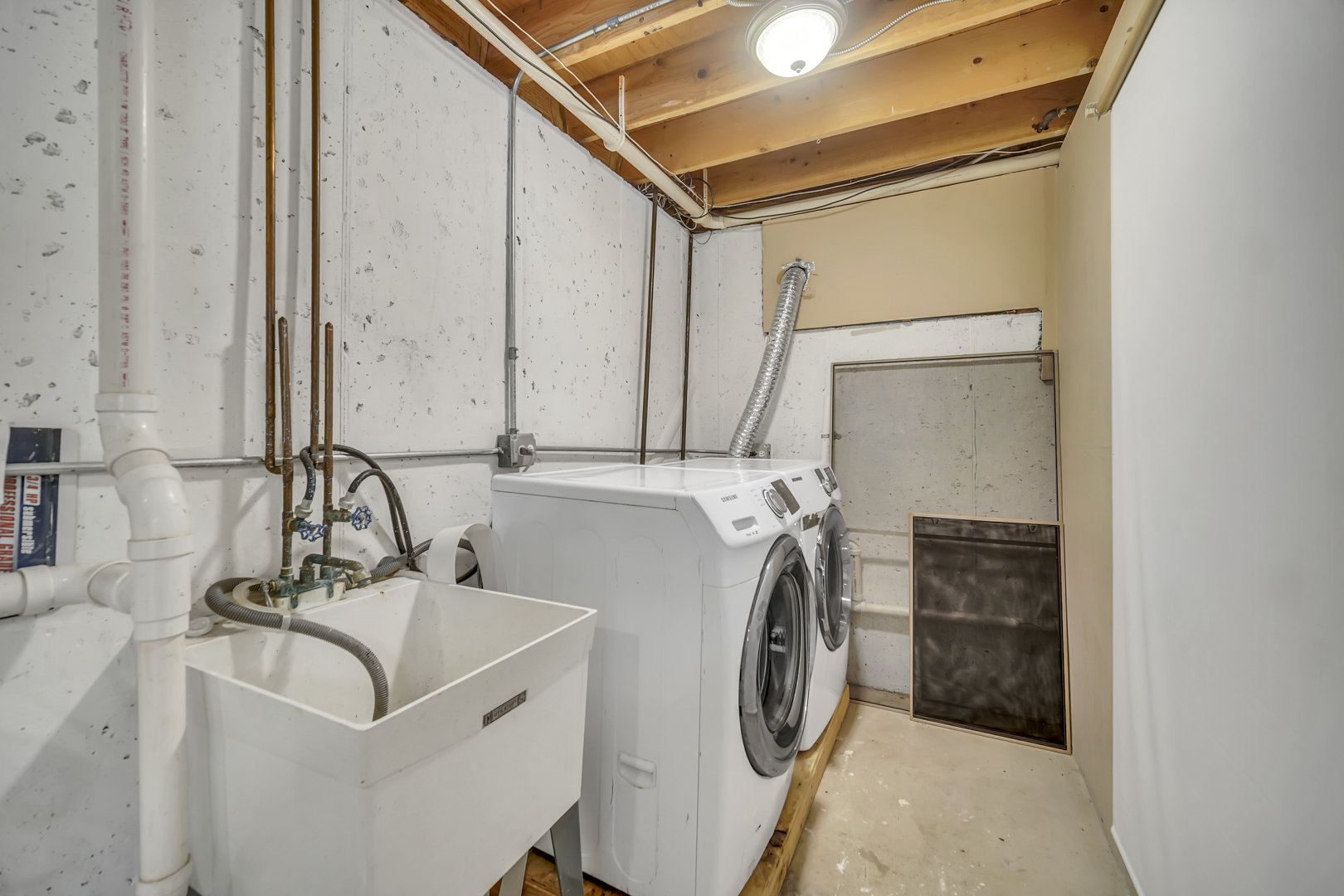 8885 Dryden Street Property Photo 54