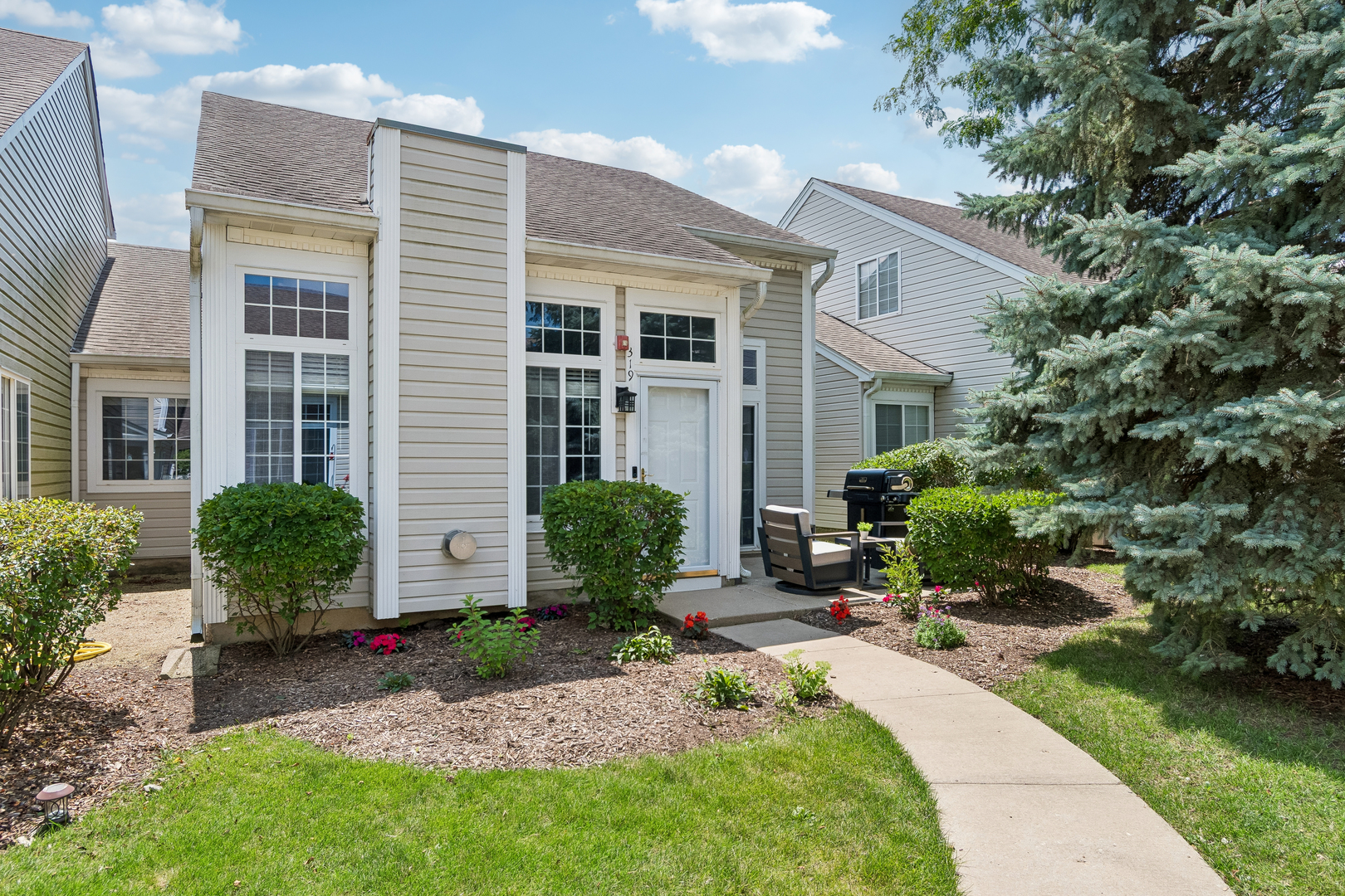 319 E Victoria Circle 319