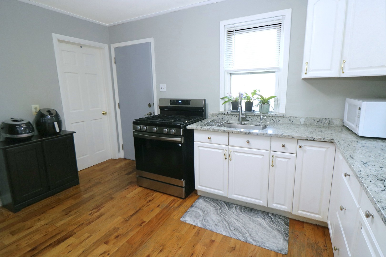 3116 Cedar Terrace Property Photo 4