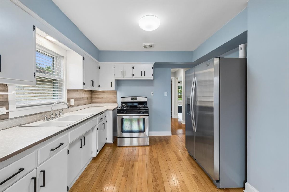 4449 N Ottawa Avenue Property Photo 3