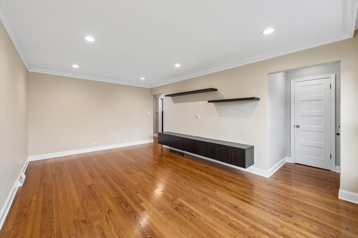 4449 N Ottawa Avenue Property Photo 6