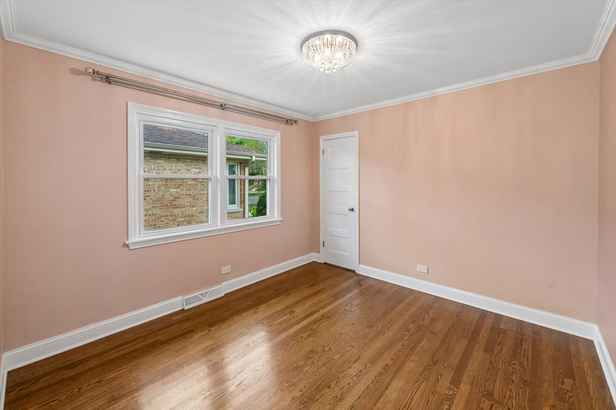 4449 N Ottawa Avenue Property Photo 8