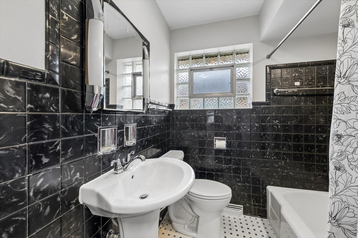 4449 N Ottawa Avenue Property Photo 10