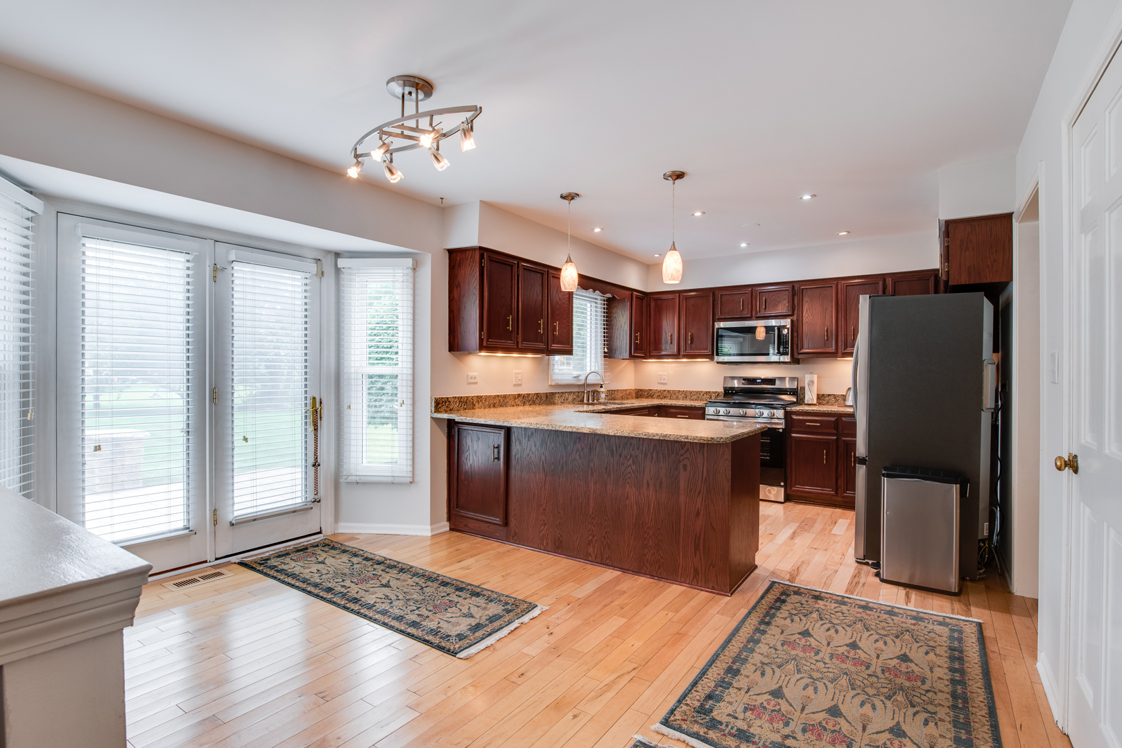 760 S River Road Property Photo 12
