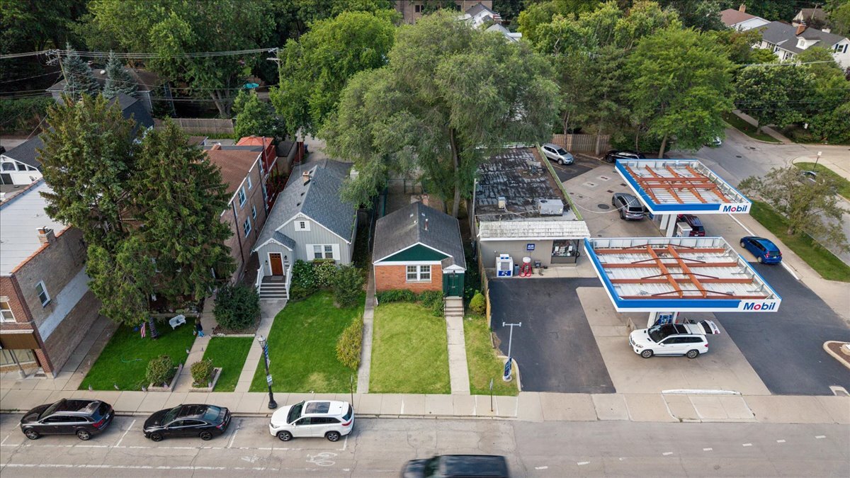 2958 Central Street Property Photo 5