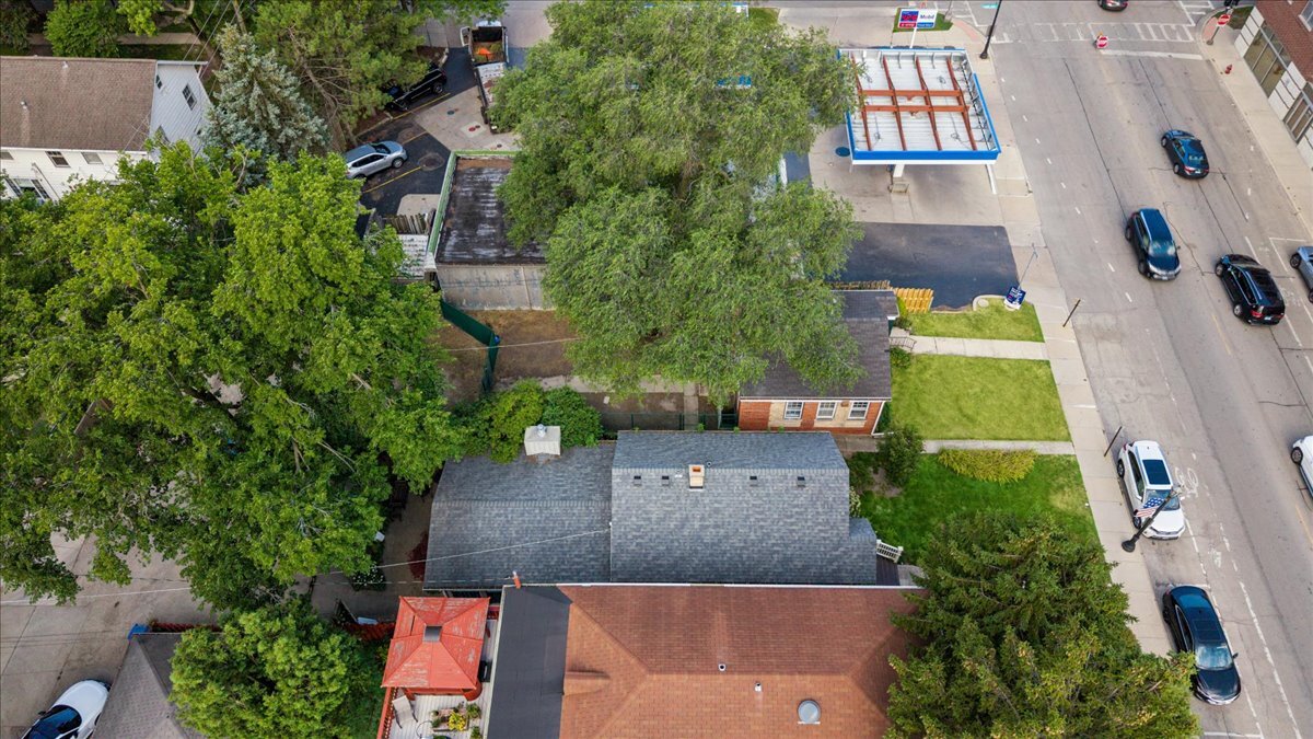 2958 Central Street Property Photo 6