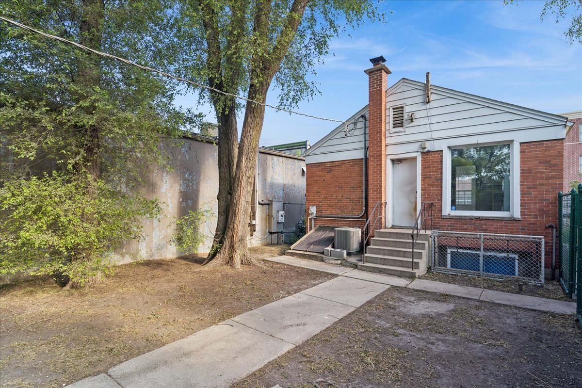 2958 Central Street Property Photo 13