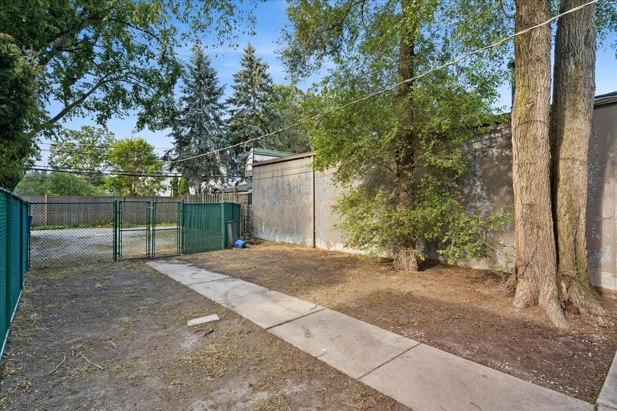2958 Central Street Property Photo 14