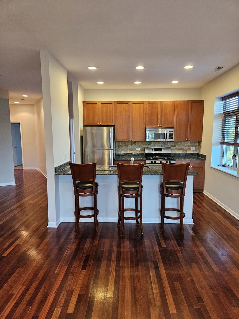 4770 N Manor Avenue 304 Property Photo 4