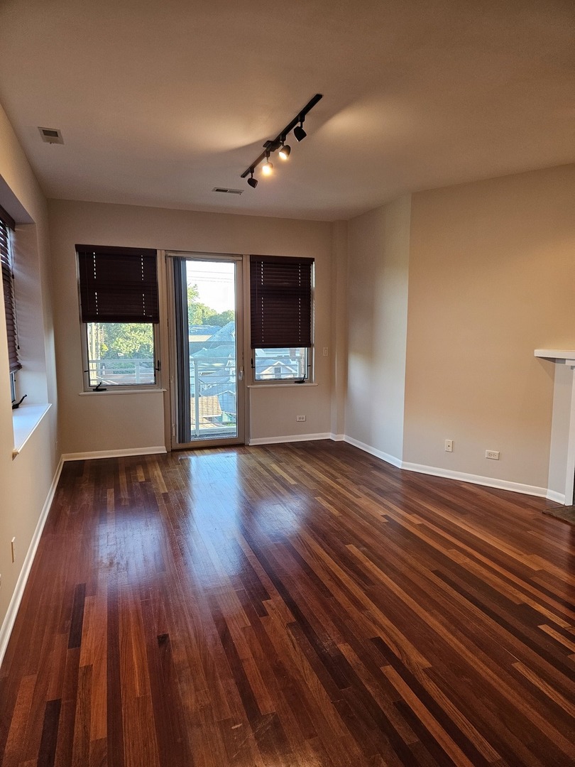 4770 N Manor Avenue 304 Property Photo 5