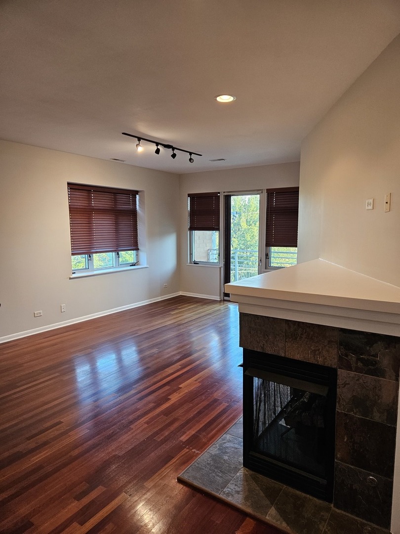 4770 N Manor Avenue 304 Property Photo 6