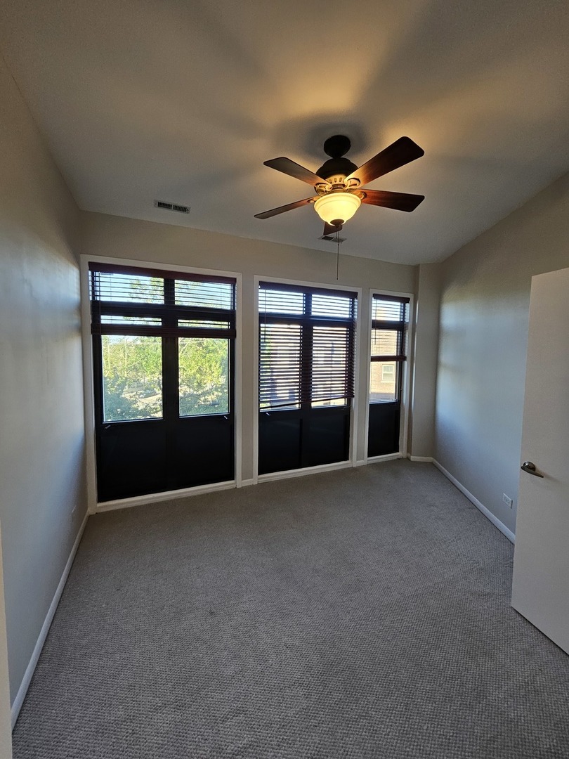 4770 N Manor Avenue 304 Property Photo 9