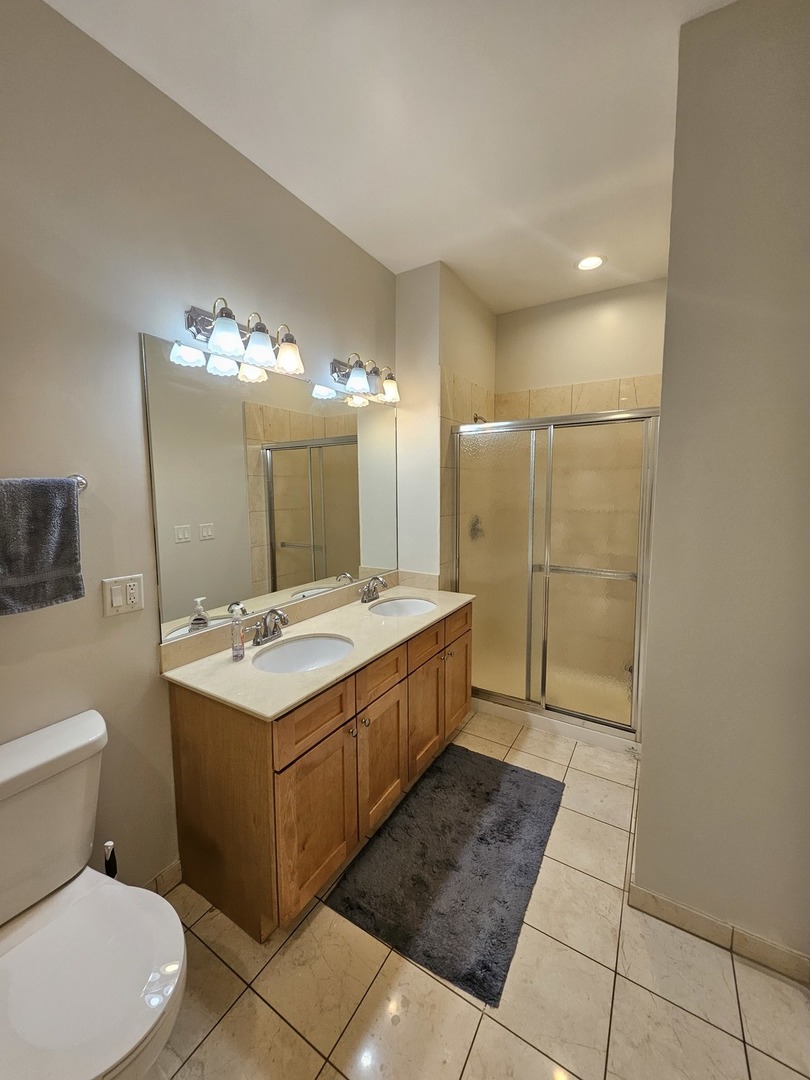 4770 N Manor Avenue 304 Property Photo 11