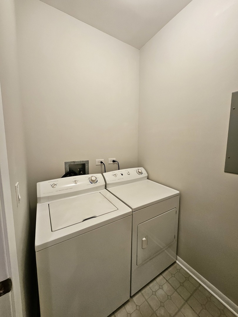 4770 N Manor Avenue 304 Property Photo 14