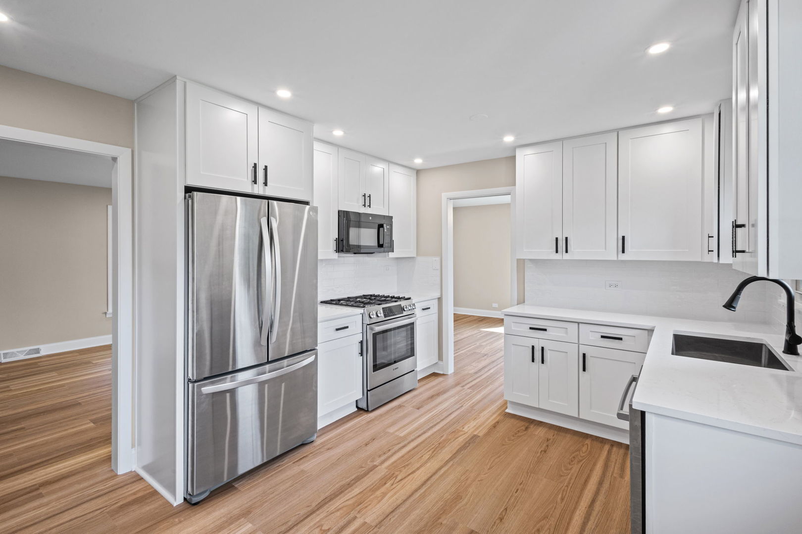 6111 W 128th Street Property Photo 4