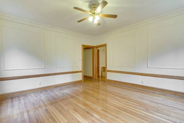1350 E Hyde Park Boulevard 2e Property Photo 8