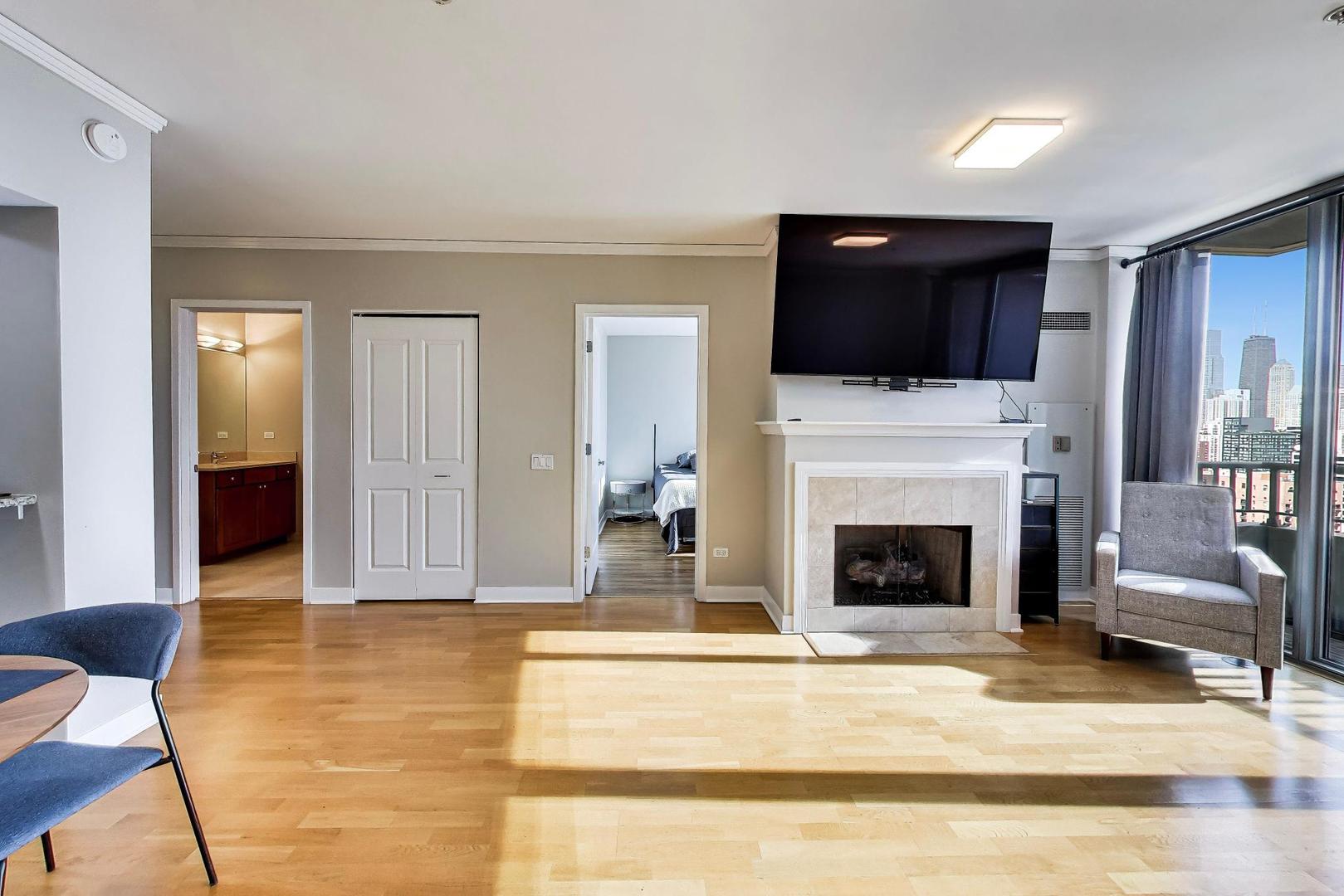 200 N Jefferson Street 2407 Property Photo 7
