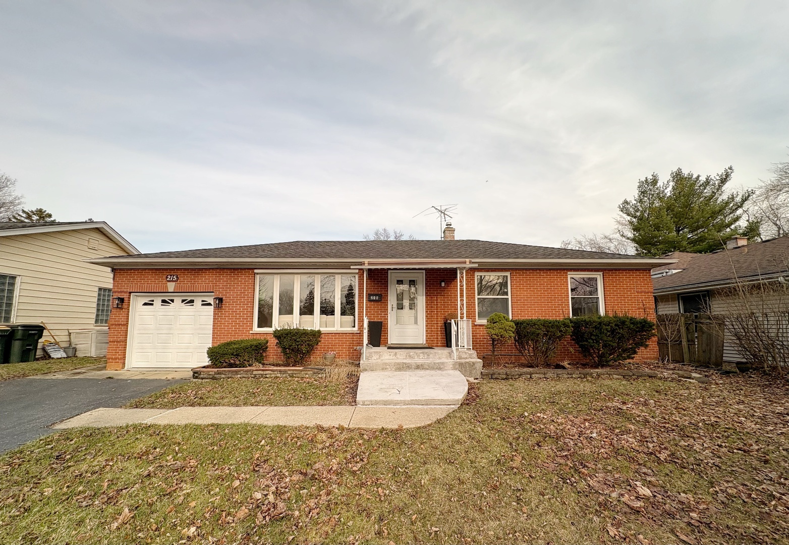 215 S Forest Avenue Property Photo 1