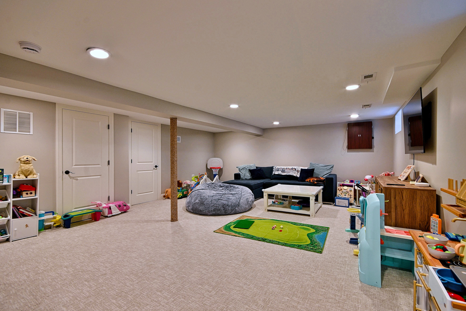 685 S Saylor Avenue Property Photo 28