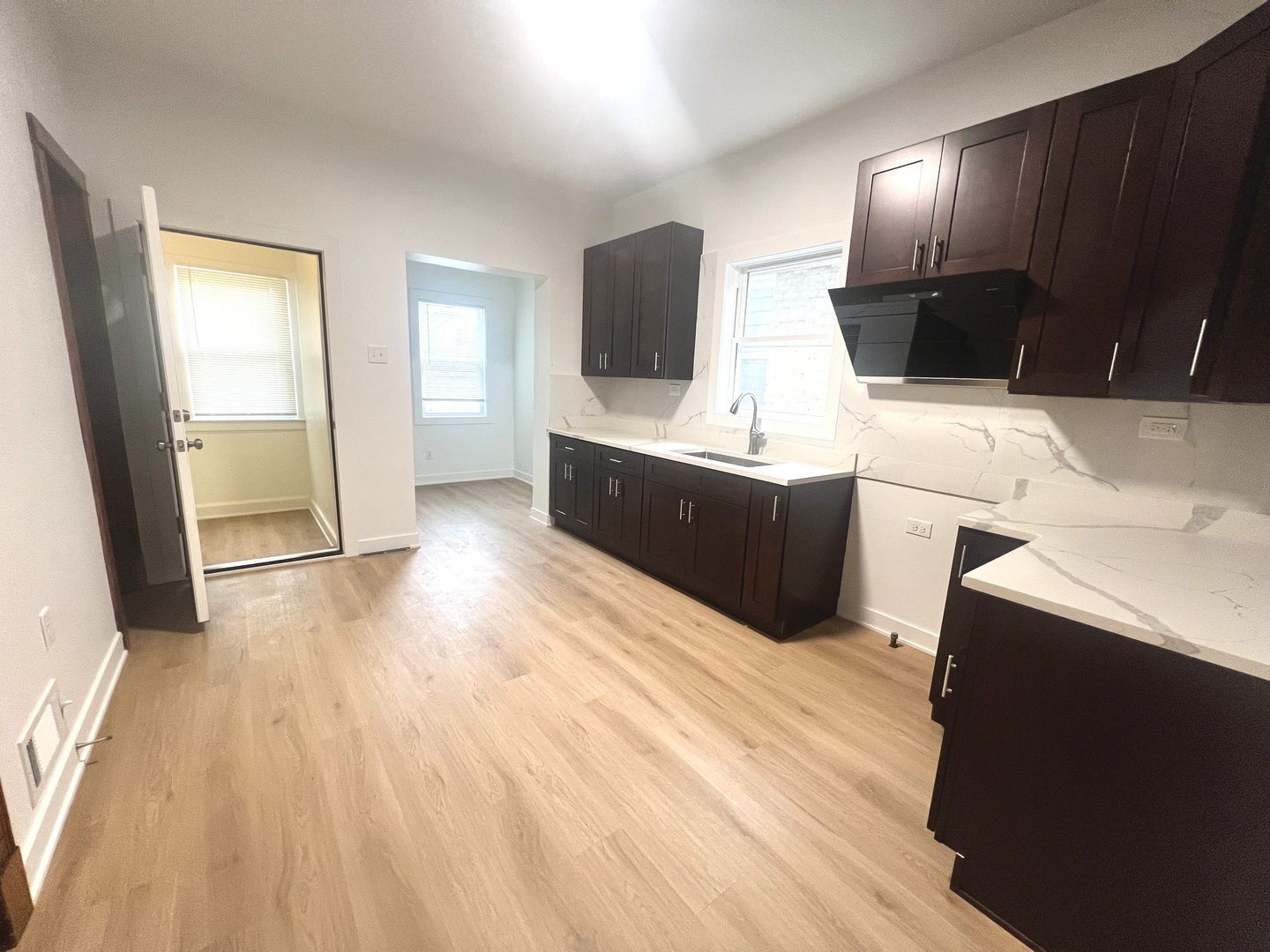 4317 S Maplewood Avenue Property Photo 6