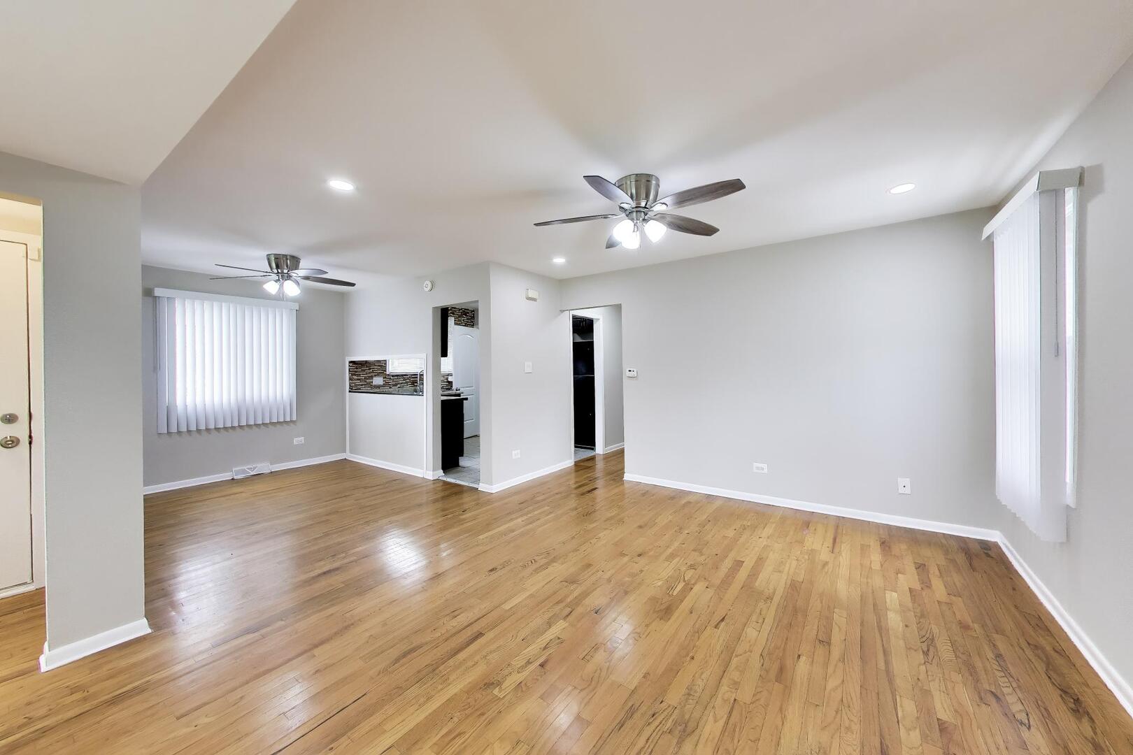 14514 University Avenue Property Photo 3