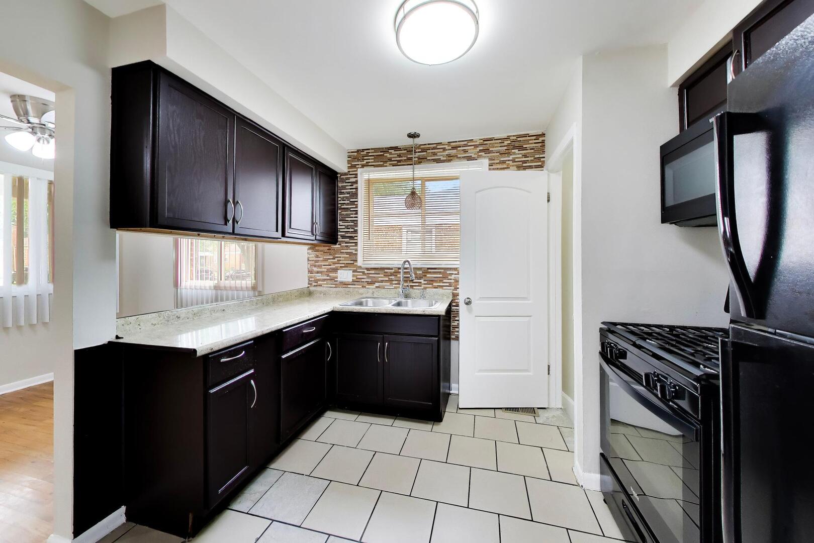14514 University Avenue Property Photo 4
