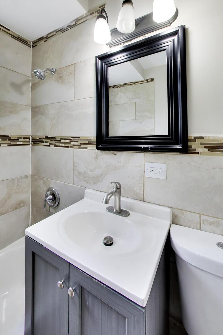 14514 University Avenue Property Photo 9