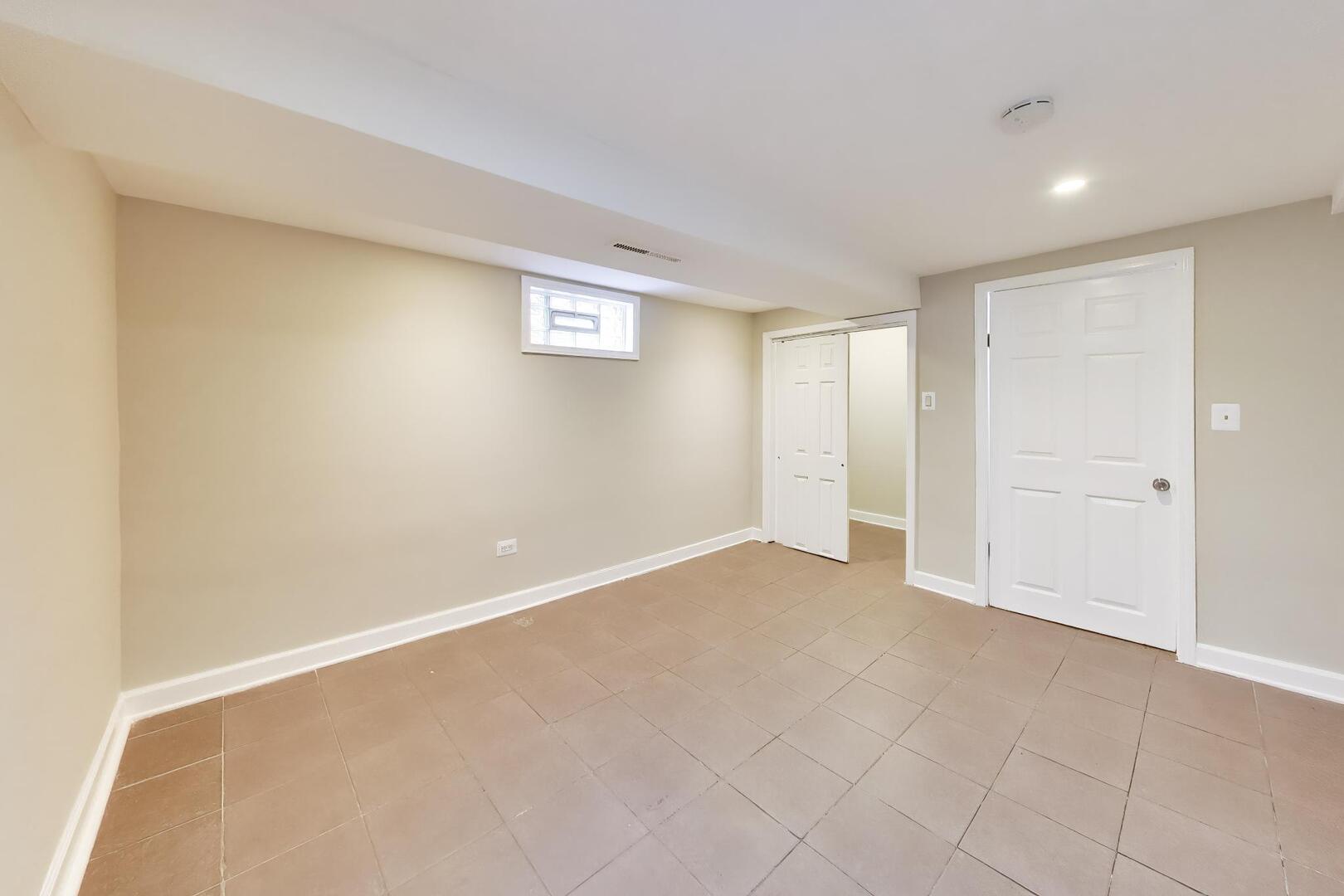 14514 University Avenue Property Photo 11