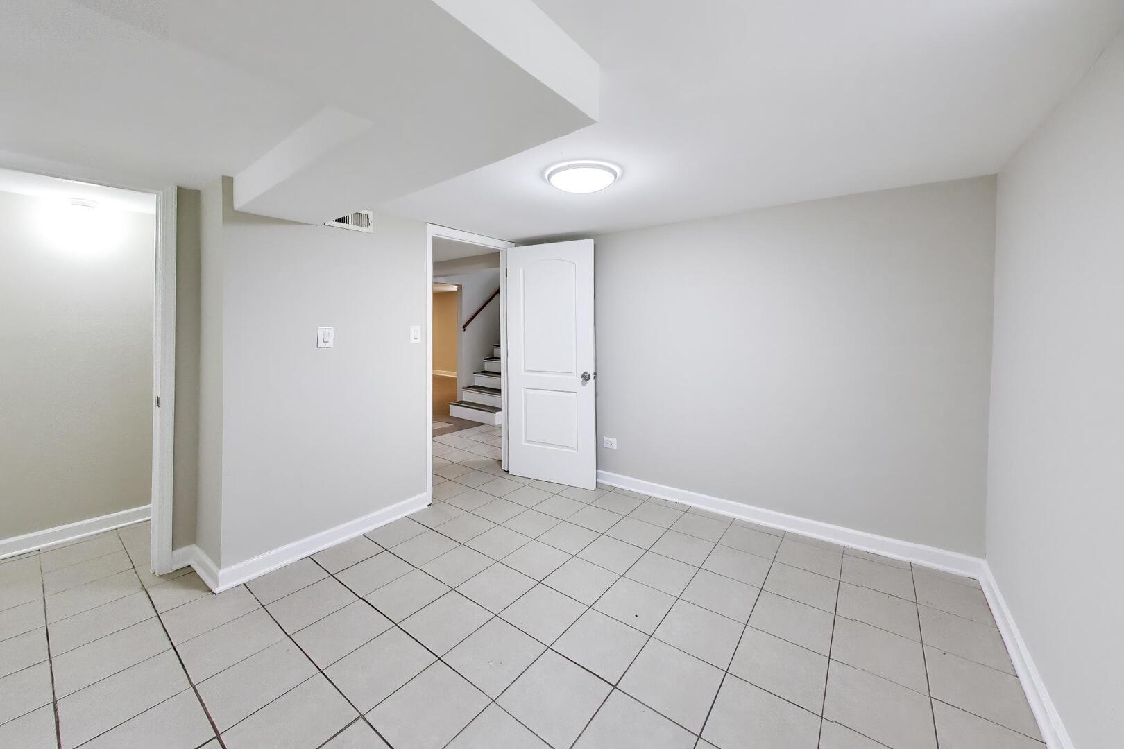 14514 University Avenue Property Photo 13