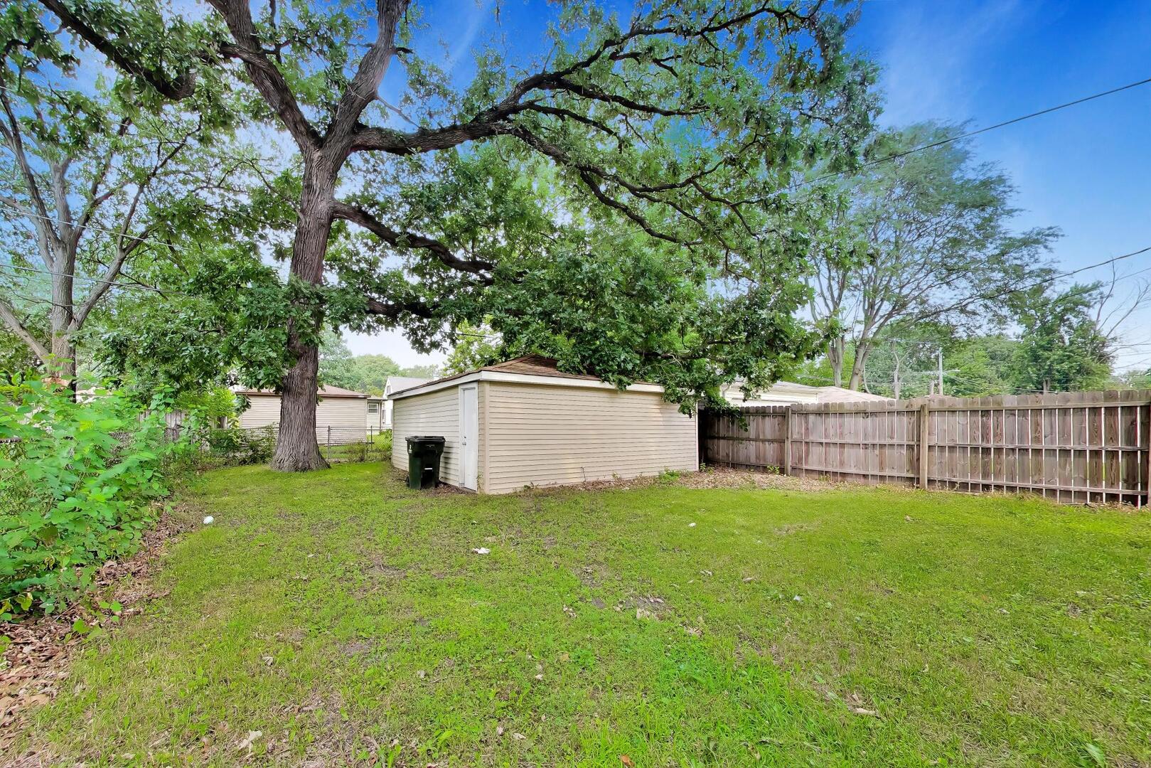 14514 University Avenue Property Photo 14