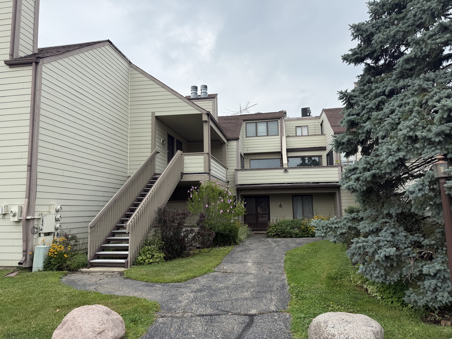 3310 Berwyn Avenue 222 Property Photo 1