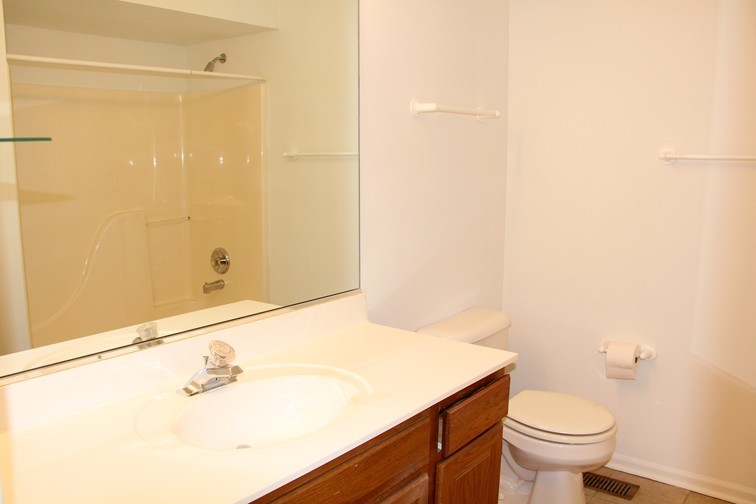 5s530 Paxton Drive A Property Photo 16