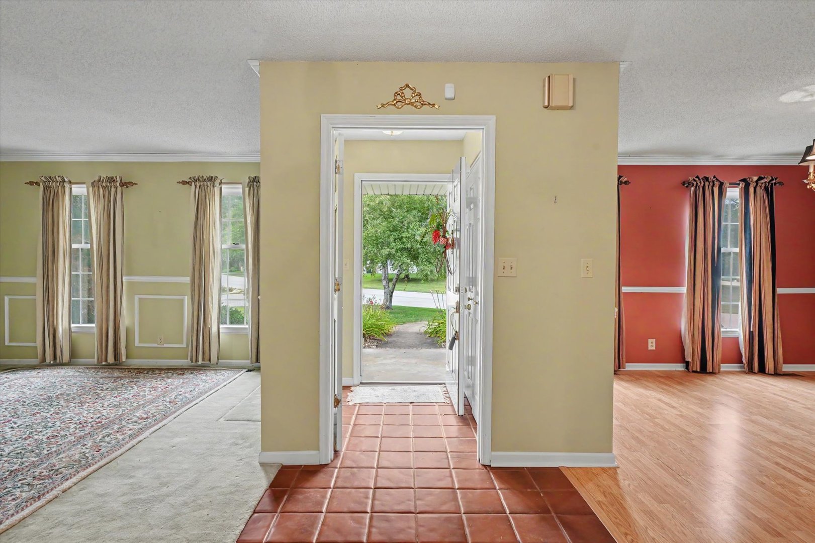 702 Cambridge Drive Property Photo 7