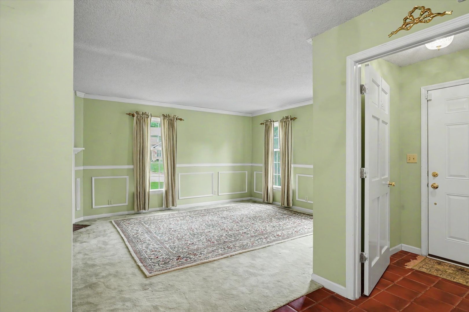 702 Cambridge Drive Property Photo 8