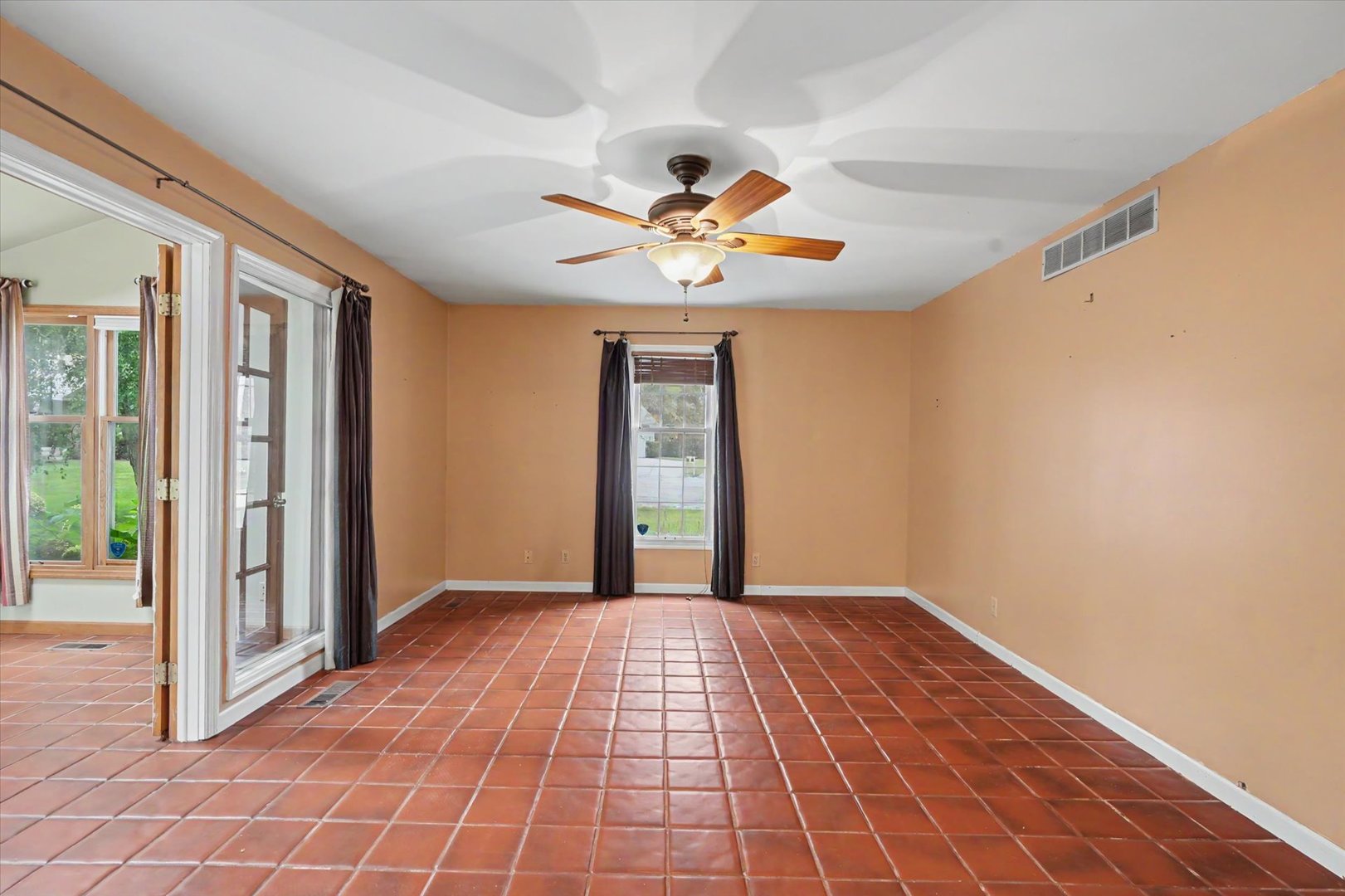 702 Cambridge Drive Property Photo 15