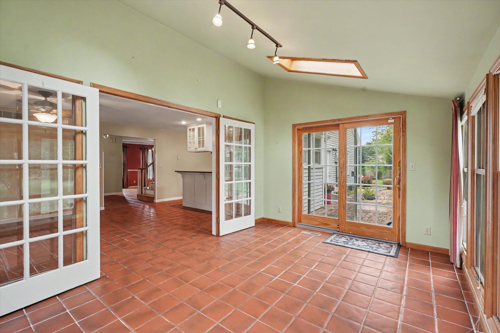 702 Cambridge Drive Property Photo 16