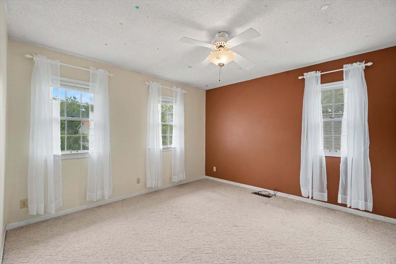 702 Cambridge Drive Property Photo 27